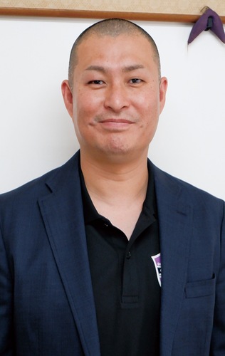 新たに施設長に就いた桑原さん