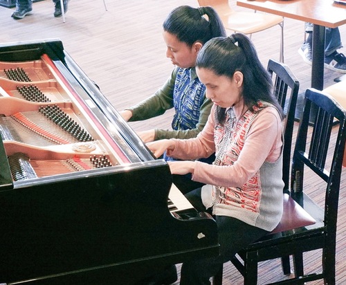 りえさん(右)とりささん