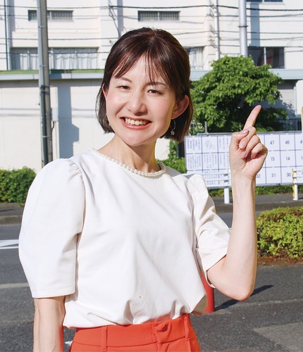 橋本祐子さん（ごみダイエットアドバイザー／整理収納アドバイザー／食品ロス削減推進サポーター）　アパレルメーカーに10年以上勤務するなか、「着られる」ことなく、大量破棄される衣料を目にしてきた経験をもつ。その後、町田市消費生活センターの非常勤職員として消費者問題の企画などに関わるうちに、ごみの減量・リユースに興味をもつように。現在はそれらに関する講演活動を町田市内外で展開している。