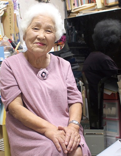 今も自宅でピアノ練習するという土居さん