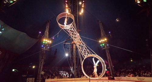 地上15mの新空中大車輪＝木下大サーカス提供