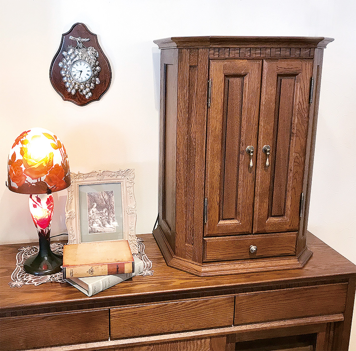 ヴィンテージ ナラ無垢材 花柄キャビネット 北海道旭川 勇峰工芸