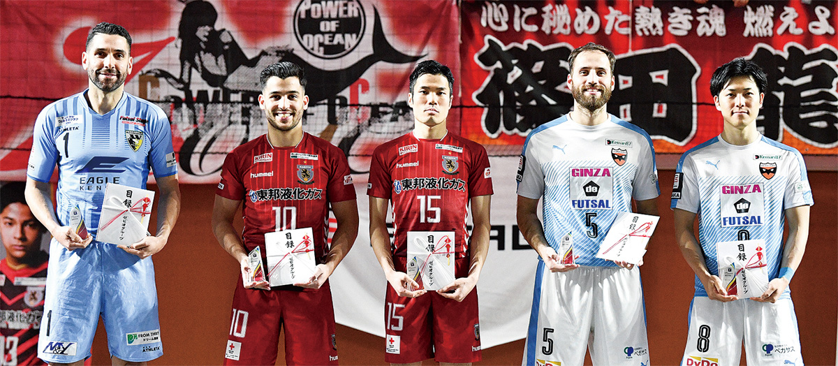 表彰された5選手。一番左がピレス・イゴール選手（©F.LEAGUE）
