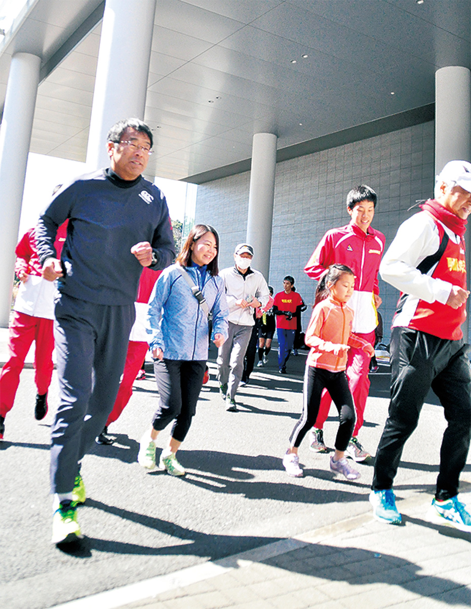 市庁舎の周りをファンラン