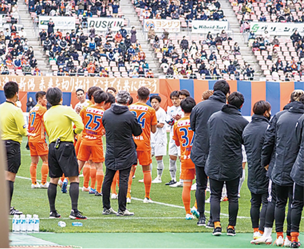 両チームの花道(C)FCMZ