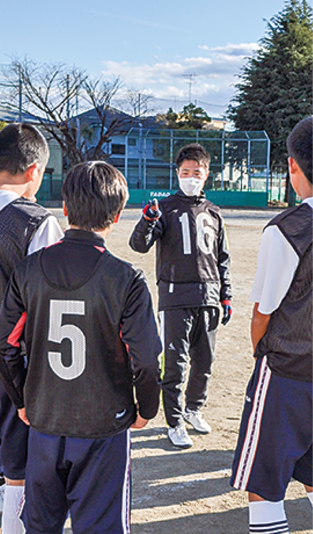 作戦を立てる李さん