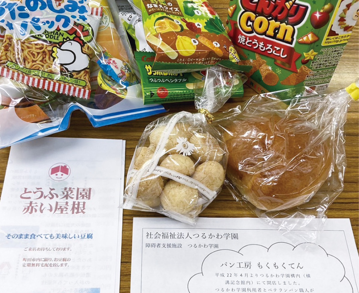 寄贈した菓子やパン