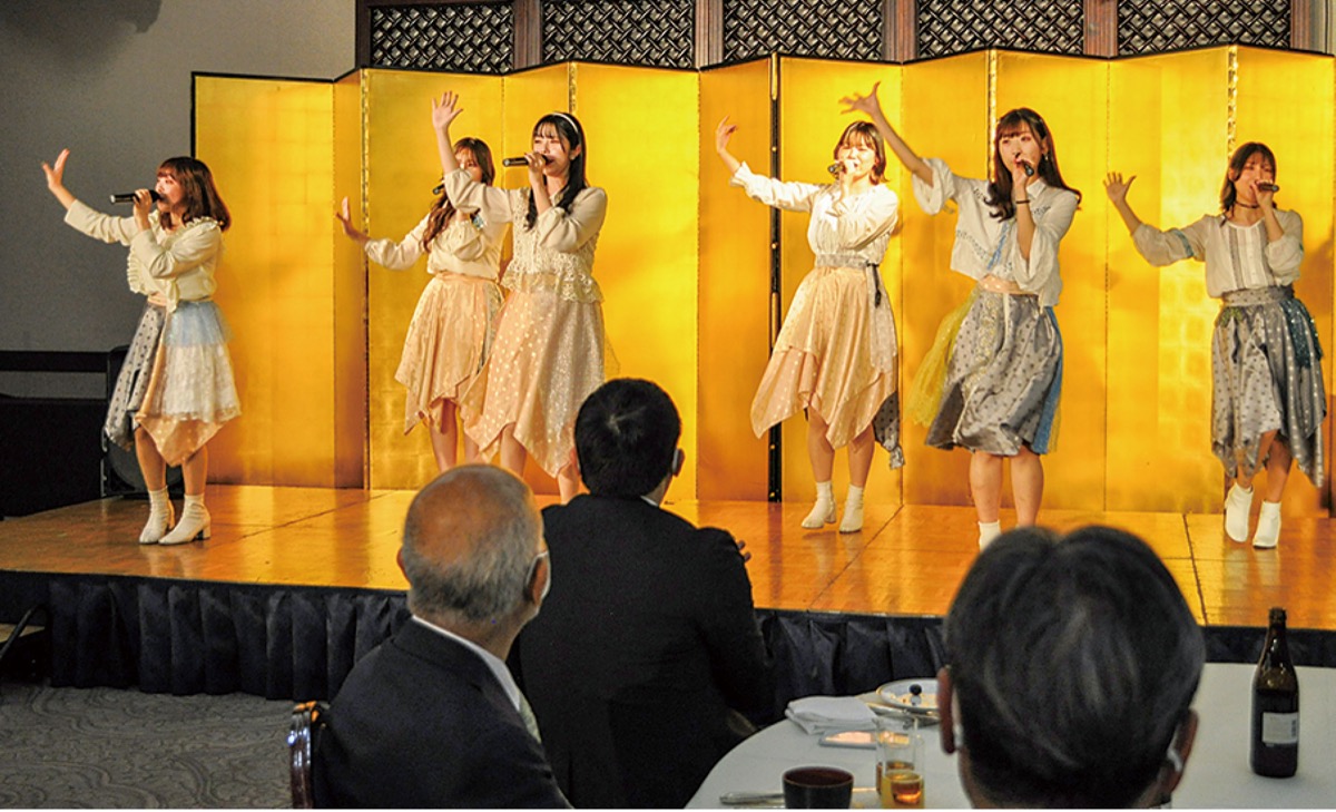 美しい歌声を披露するまちだガールズ・クワイア