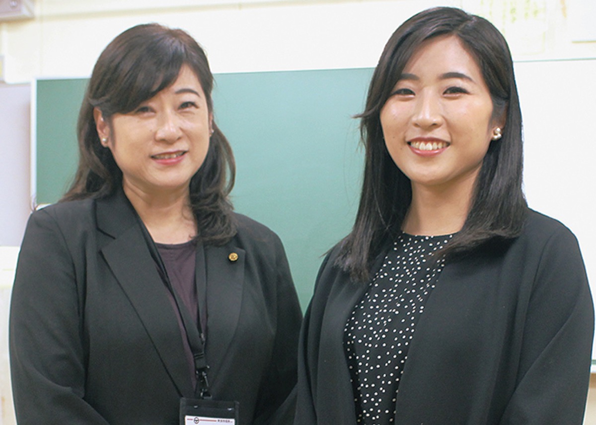 教育委員で母親の美咲さん（左）