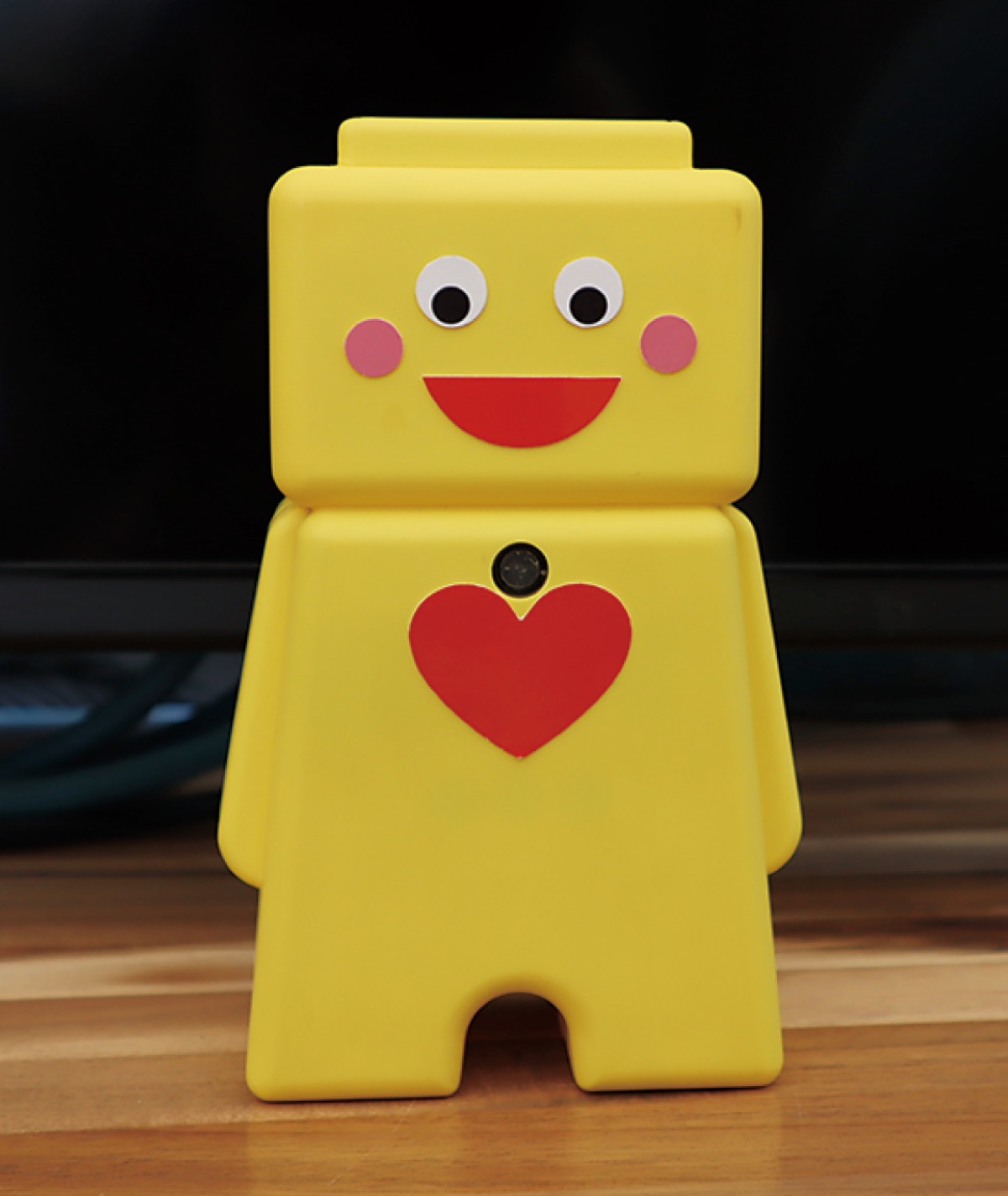 子どもたちがしっかり手洗いできるように助けるシャル君