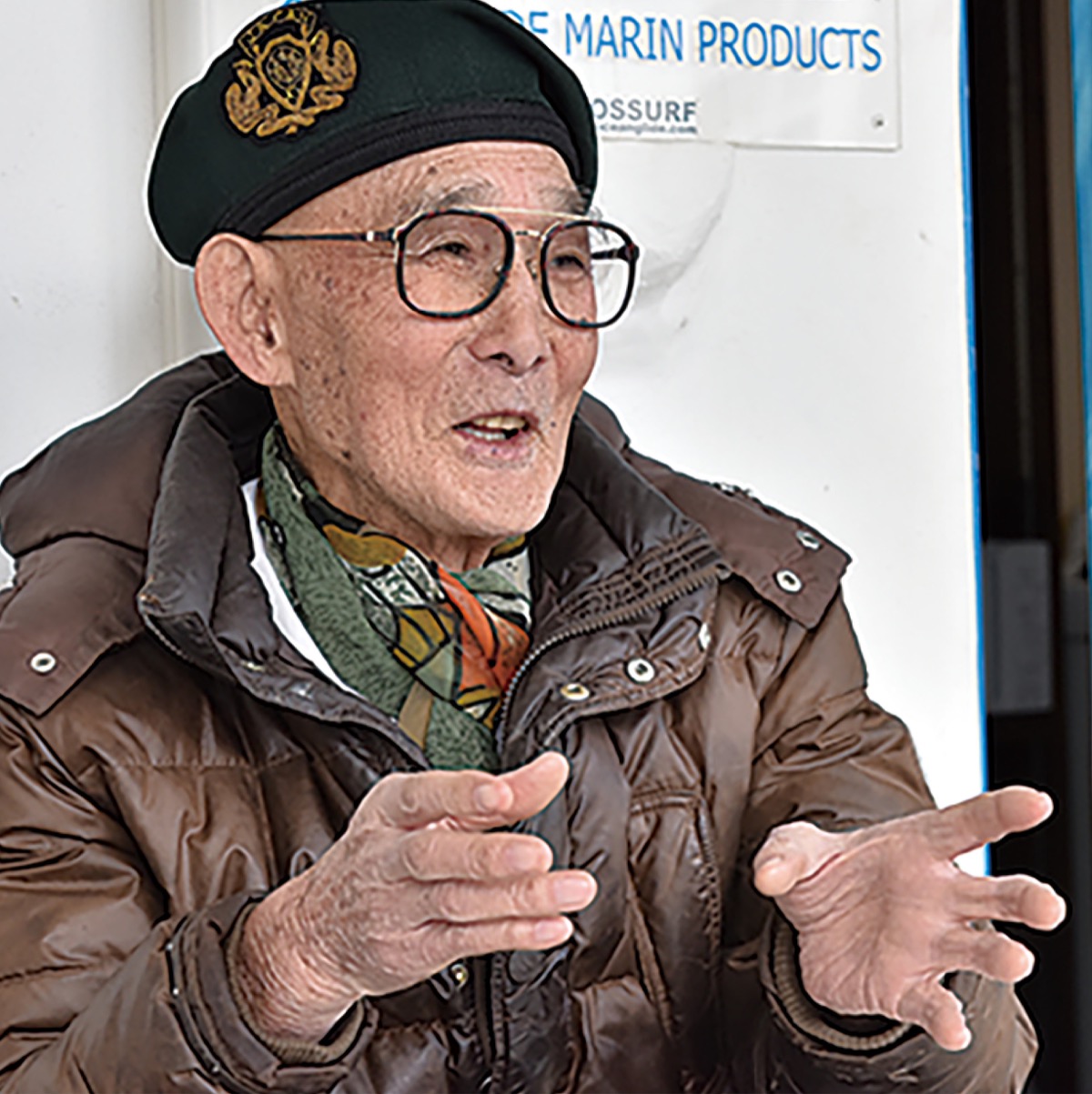 インタビューに答える佐野さん