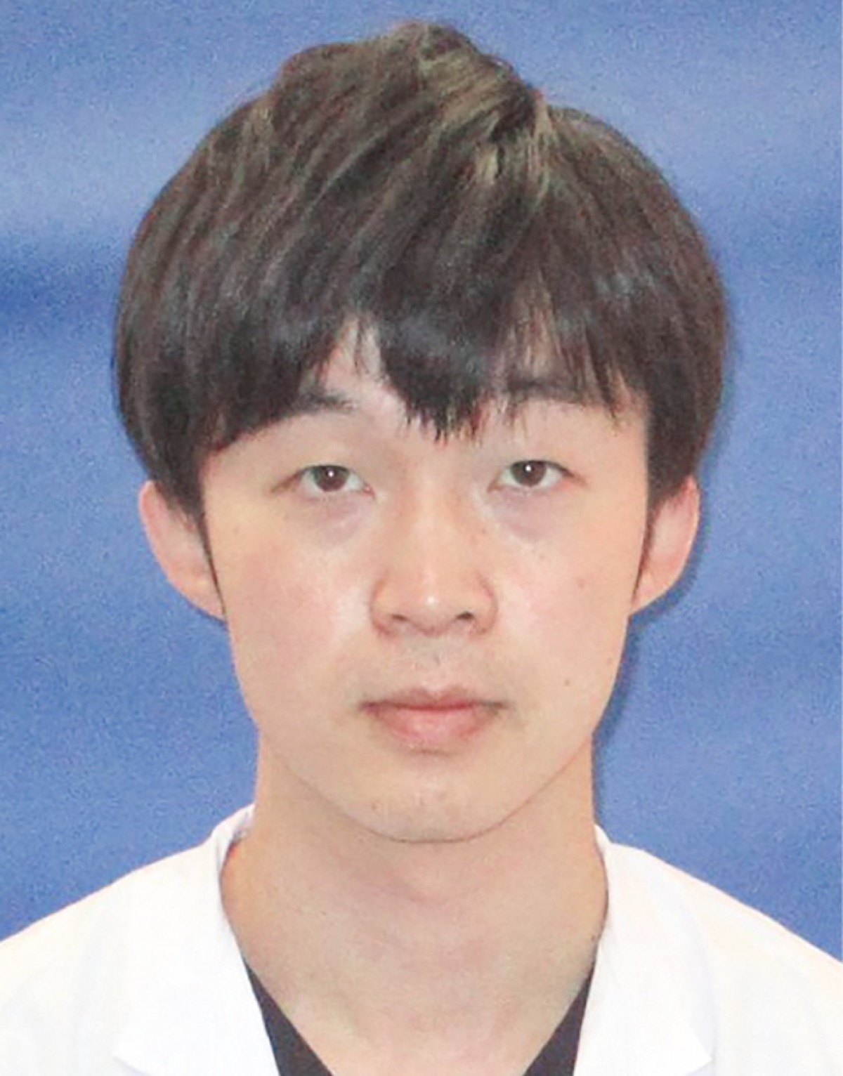 頭痛や肩こりも上瞼から