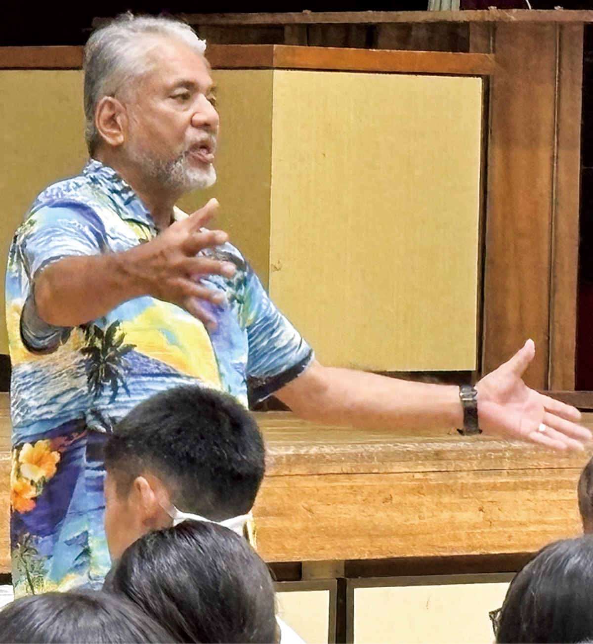 コニタンが三中で講演