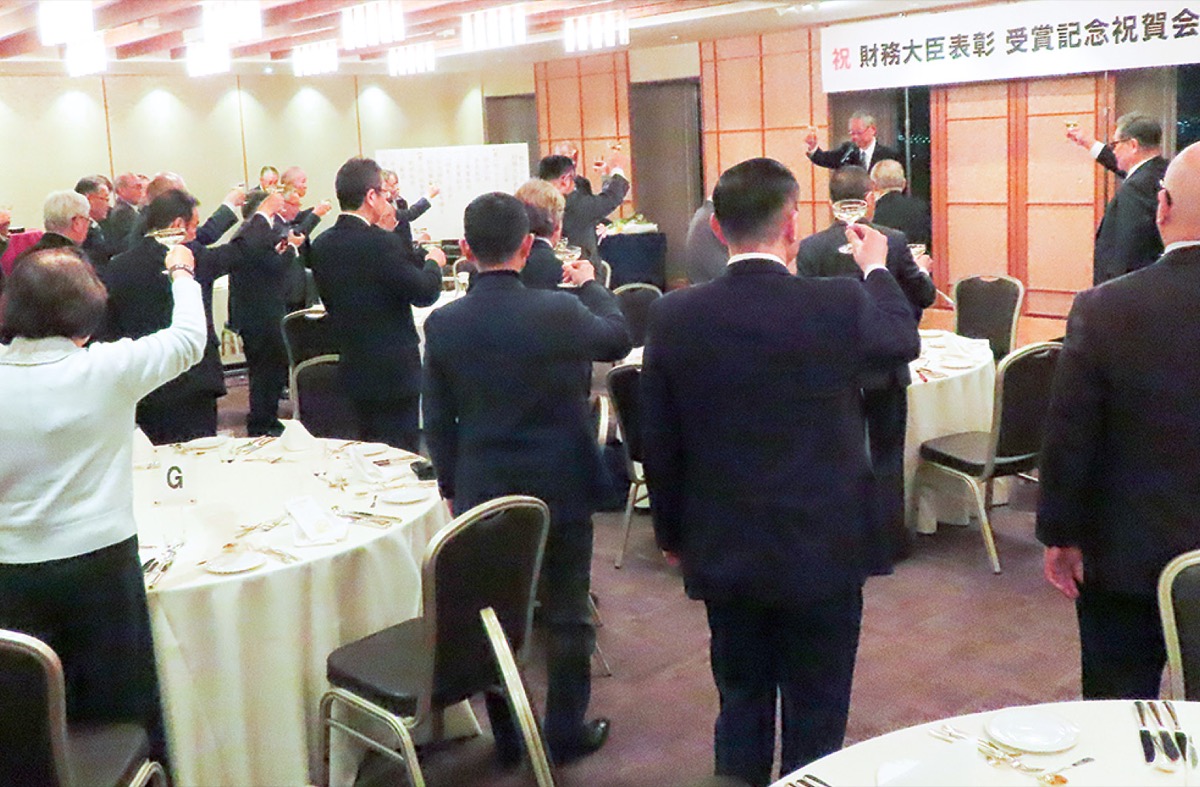 市内ホテルで開かれた祝賀会