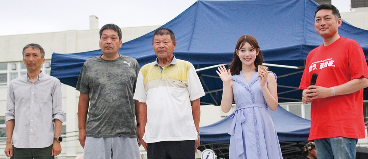 トークショーに登壇した生産者(左の3人)と阪口さん(右から2人目)、川松さん(右)