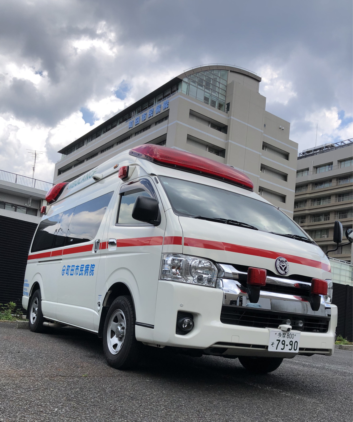 病院の救急車に乗車