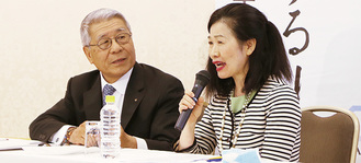 黒須さん（左）と鄧さん