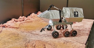 専門分野の異なる生徒らが協力して生み出した「火星」も登場する