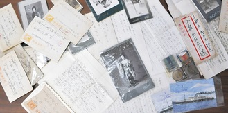 町田さんの所へ郵送されてきた戦争時の手紙など。町田さんは「軍事郵便で当時、家族のもとへ届かなかったものでは」と話した