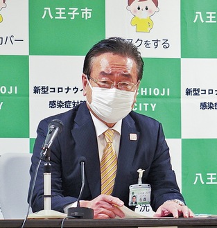 予算案を発表する石森市長