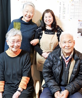左上から時計回りに伊藤さん、サポーター会員の小川佳枝さん、片貝さん、梅沢さん