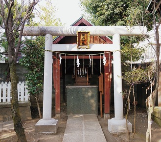 八幡八雲神社境内にある横山神社