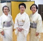 永井さん(左)と、谷部さんを指導する西村さん(中央)