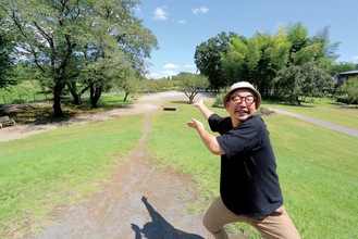 会場の小田野中央公園を紹介する、実行委員長の門脇さん