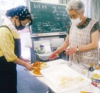 過去に同助成金を活用し市内の町会主催で行われた子ども食堂＝東京都提供
