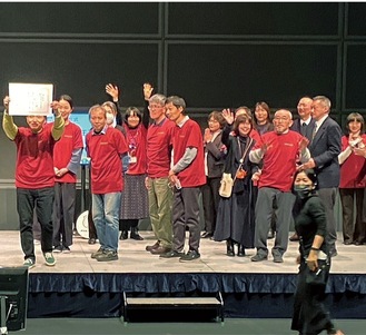 東京国際フォーラム（千代田区）で行われた表彰式　＝市提供
