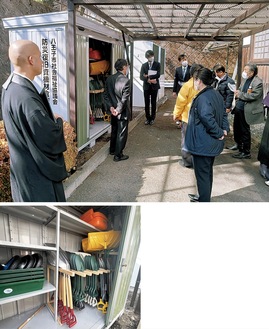 災害復旧資機材倉庫のお披露目（上写真）と中に収められたスコップなどの備品（左下写真） ＝いずれも市提供