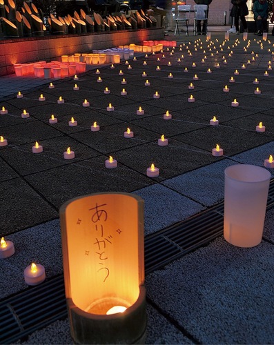 灯りに思いを託す