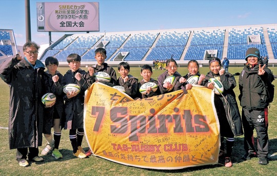 ＳＭＢＣ賞に選ばれた七国スピリッツのメンバーたち＝写真はいずれもチーム提供