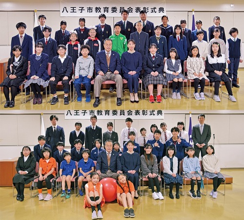 式典に出席した受賞者ら