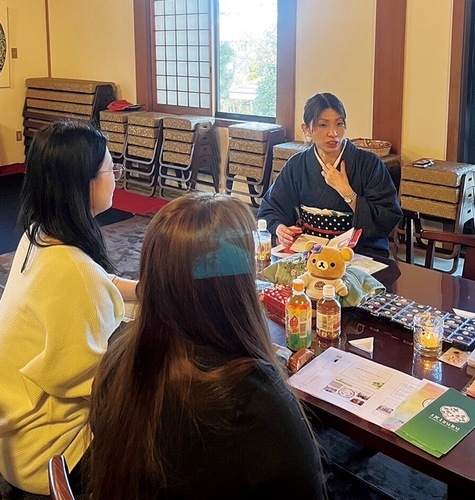 ワークショップを通じて遺族らが語り合った（主催者提供）