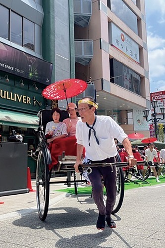 非日常体験を味わった乗客ら＝主催者提供