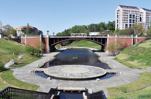長池公園の長池見附橋