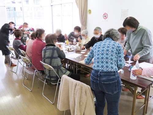 ｢ゆぎ保健室｣の一環で行われたアロマスプレー作り