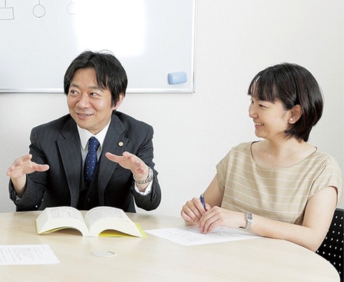 荒井さん（左）と道下さん