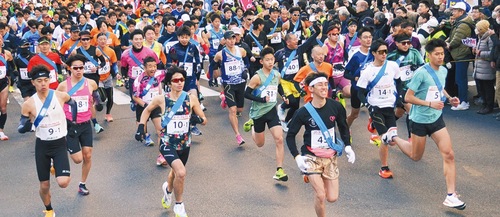 歴史ある大会をボランティアとして支える＝写真は今年