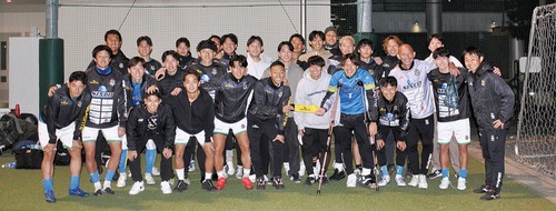 選手・スタッフらでの集合写真＝ＦＣノッサ八王子提供