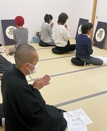 桑都テラスで「僧と照らす」