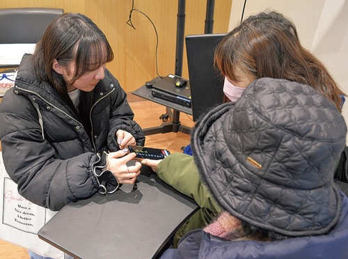 警視庁防犯アプリ「デジポリス」について大学生が説明