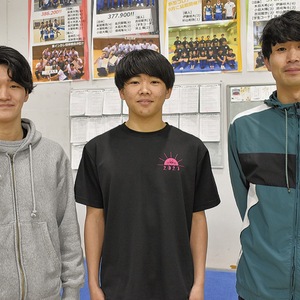 （左から）森谷コーチ、村山選手、大舌俊平監督