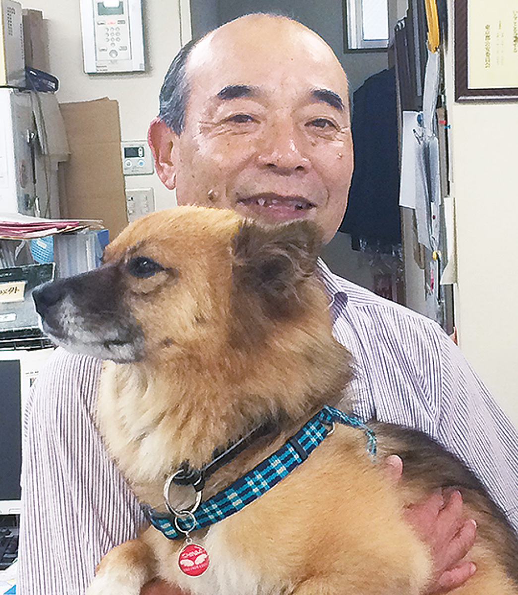 譲渡会を支援する石井さん 心強いミイラとり 八王子 タウンニュース 譲渡会を支援する石井さん 心強いミイラとり 八王子 タウンニュース