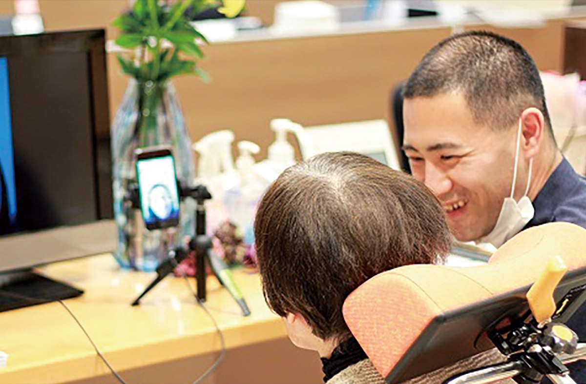 テレビ電話で面会 (写真1)