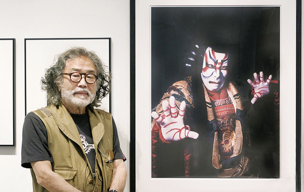 作品を紹介する薄井さん