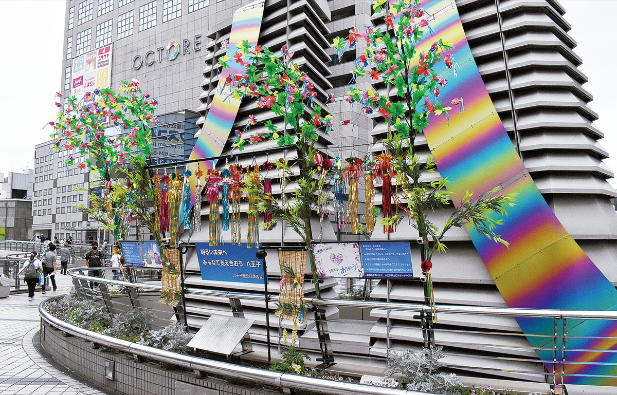 駅前七夕飾り　今年は… (写真1)