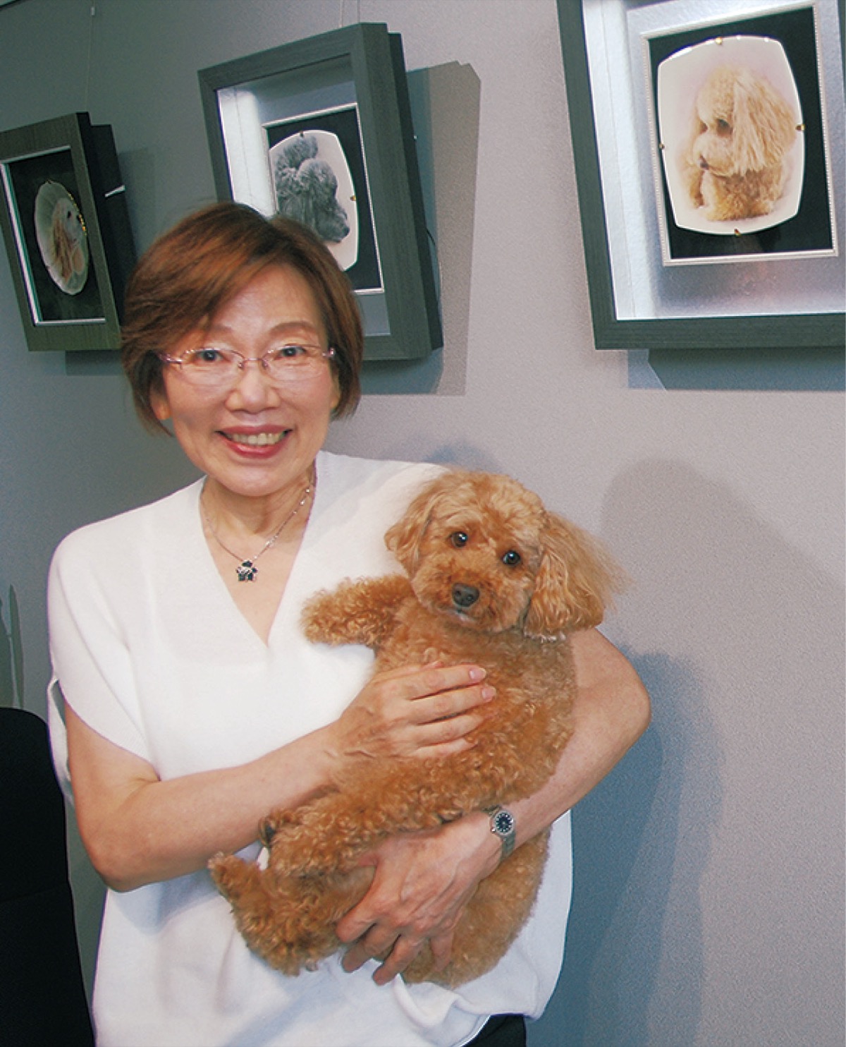 愛犬チャリ君を抱える中平さん