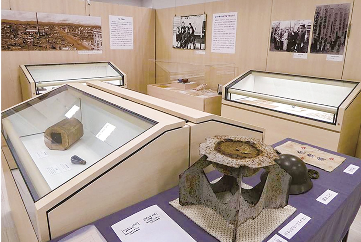 展示中の館内=郷土資料館提供